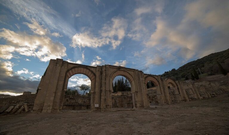 plaza-de-armas-del-palacio-califal-de-Medina-Azahara